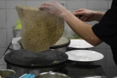 Les participants au concours du meilleur crêpier de Bretagne sont évalués selon des critères précis, en cuisine, sur l'hygiène, la technicité ou la gestion du temps, et en salle, sur le dressage, la texture, l'originalité ou le goût. 