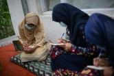 Des jeunes filles étudient dans une école clandestine, en 'Afghanistan, le 23 juillet 2022