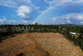 Vue aérienne d'un cimetière réservé aux victimes du covid à Manaus (Brésil) le 21 novembre 2021
