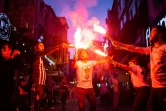Des supporters turcs avant la rencontre opposant Besiktas à Antalyaspor le 13 juin 2020 à Istanbul. 