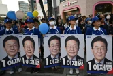 Des partisans du candidat de centre-gauche Lee Jae-myung lors d'un meeting de campagne, le 1er juin 2025 à Séoul, avant la présidentielle du 3 juin en Corée du Sud