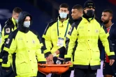 Le Brésilien Neymar, durement taclé à une cheville, est sorti sur une civière en toute fin de rencontre face à Lyon, au Parc des Princes, le 13 décembre 2020