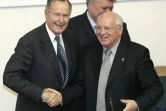Les anciens présidents américain George H.W. Bush et soviétique Mikhail Gorbachev, le 23 mai 2005 à Moscou