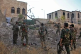 Des soldats pro-régime patrouillent dans le quartier d'Alep de Bustan al-Basha, contrôlé par les rebelles, le 6 octobre 2016