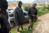 Des migrants le 18 février 2017 à Fnidek après avoir  franchi la barrière séparant l'enclave espagnole de Ceuta du Maroc