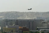 Un hélicoptère Chinook survolant l'ambassade des Etats-Unis à Kaboul, le 15 août 2021