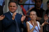 Le minisre russe des Sports Vitaly Moutko et la championne olympique au 20 km marche en 2012 Olga Kaniskina lors de la réunion d'athlétisme "Stars de 2016", le 28 juillet 2016 à Moscou