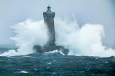 Des vagues de huit à dix mètres "sont attendues sur le littoral Atlantique", selon la préfecture maritime

