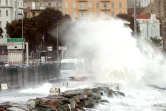 Une vague s'écrase sur un camion à Bastia en Corse, le 29 octobre 2018