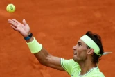 L'Espagnol Rafael Nadal au service lors de la finale de Roland Garros 2019 le 9 juin 2019 à Paris 