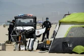 Des policiers près du campement d'un SDF sur la plage de Venice Beach, le 16 juin 2021 en Californie