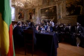 Le président de Sant'Egidio, Marco Impagliazzo (devant, 2e G) et la délégation politique de Centrafriqe à Rome le 19 juin 2017