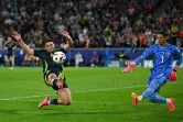 L'attaquant écossais Che Adams (à gauche) à la lutte avec le gardien suisse Yann Sommer, lors du match de l'Euro-2024 mercredi 19 juin à Cologne.