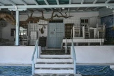 Un restaurant de poissons fermé à Myconos, le 13 mai 2020