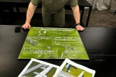 Photo non datée et non localisée, publiée le 1er juin 2025 par le Service de sécurité ukrainien, du chef du Service de sécurité ukrainien SBU, Vasyl Malyuk, regardant une carte montrant une base aérienne militaire russe
