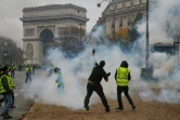La place de l'Etoile autour de l'Arc de Triomphe est le théâtre de violences, le 1er décembre 2018 