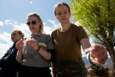 Des Ukrainiennes apprennent le déminage à Peja, le 28 avril 2022 au Kosovo