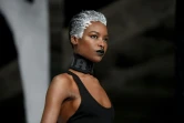 Un mannequin présente une création de la chanteuse Rihanna pendant la Fashion Week de New York le 12 février 2016
