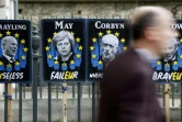 Des affiches mettant en scène la Première Ministre britannique Theresa May et le chef du parti du Labour Jeremy Corbyn, le 3 avril 2019 à Londres