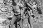 Serge Gainsbourg et Jane Birkin avec Charlotte et Kate pendant leurs vacances à Saint-Tropez en 1972