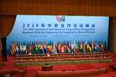 Le président chinois Xi Jinping (C) prononce un discours lors du sommet du Forum sur la coopération Chine-Afrique, à Pékin le 5 septembre 2024
