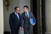 François Hollande et Emmanuel Macron sur le perron de l'Elysée à l'issue du conseil des ministres le 31 juillet 2015 à Paris