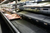 Des rayons partiellement vides dans un supermarché de Fairfax en Virginie, le 13 janvier 2022