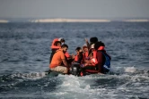 Sur leur canot pneumatique Walid et d'autres migrants approchent des côtes britanniques. Dans la Manche, le 11 septembre 2020