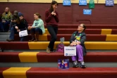 Madeline Kinkel tente de convaincre sa mère, soutien d'Amy Klobuchar de voter pour Bernie Sanders, à Des Moines, dans l'Iowa, le 3 février 2020