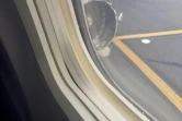 Cette photo prise par le passager Kristopher Johnson le 17 avril 2018 montre le moteur endommagé du vol Southwest 1380