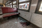 L'intérieur d'un wagon de train après la frappe d'un missile attribuée aux forces russes sur la gare de Kramatorsk, le 8 avril 2022 dans la région du Donbass, dans l'est de l'Ukraine