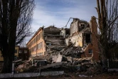 Une école endommagée par les bombardements le 4 mars 2022 dans la ville de Tcherniguiv en Ukraine