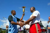 Mardi 19 août 2003-Le boxeur réunionnais Willy Blain (à gauche) transmet la Flamme des Jeux au judoka mauricien Antonio Félicité