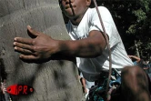 Lors de la 6ème édition concours de grimper de cocotiers  en août 2001 à Saint-Paul