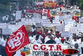 Environ 15 000 personnes ont manifesté à Saint-Denis à l'occasion de la fête du 1er mai 2003. C'est la première fois que la célébration d'un 1er mai rassemble autant de monde à La Réunion
