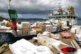 Port de Longoni à Mayotte. &quot;L'alliance des îles&quot; est rempli à ras bord de fret expédié par les Anjouanais volontaires au retour dans leur pays