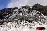 Samedi 2 août 2003Exceptionnel, le cratère Dolomieu dans l'enclos sous la neige