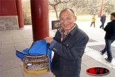 Lundi 3 avril 2006- 
Vendeur d'oiseau à Pékin