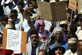 Plus d'un millier de manifestants ont manifesté le dimanche 28 avril 2002 dans les rues de Saint-Denis à l'appel du collectif Réunion - Palestine