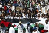 Plus d'un millier de manifestants ont manifesté le dimanche 28 avril 2002 dans les rues de Saint-Denis à l'appel du collectif Réunion - Palestine