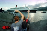 Le Queen Elisabeth II, l'un des plus grands navires de croisière au monde, a fait escale à La Réunion le vendredi 24 mars 2000