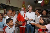 Vendredi 24 décembre 2005 -

Zinedine Zidane a rendu visite aux enfants malades hospitalisés au CHD de Saint-Denis