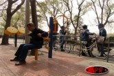 Des parcours de musculation ont été implantés dans plusieurs quartiers de Pékin. Ils sont accessibles gratuitement au public