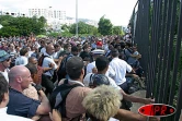 Lundi 16 juin 2003
Plusieurs centaines de personnes ont manifesté devant le rectorat pour s'opposer au transfert des personnels non enseignants. Des heurts ont eu lieu avec les forces de l'ordre