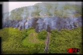 14 janvier 2002. La lave atteint la mer après avoir traversé la route nationale 2