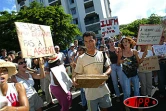 Des centaines de personnes ont manifesté devant le rectoral à Saint-Denis toute la journée du jeudi 10 avril 2003
