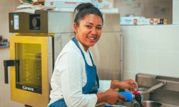 La cheffe réunionnaise Larissa Rajaonarivelo, deuxième au concours de la Cuillère d’Or à Paris 