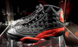  La légende du NBA avait porté la paire durant sa dernière finale de championnat en 1998 avec les Chicago Bulls. © Crédit photo : TIMOTHY A. CLARY/AFP 