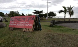 Campement milit activ le port