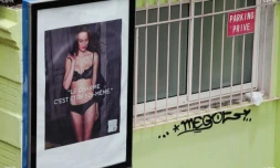 Un panneau publicitaire